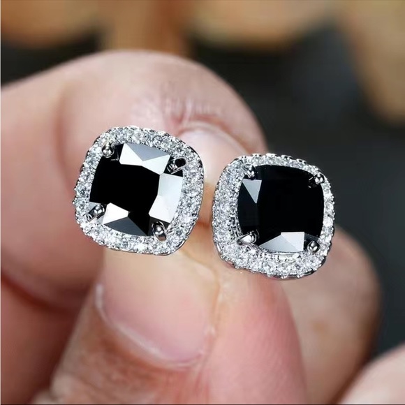 New 4 Prongs 14K Gold Plated Simple Square Stud Earrings - Picture 3 of 7